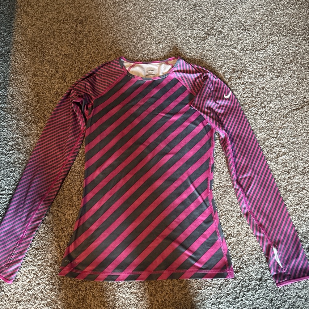 Women’s small Nike Pro long sleeve thermal running tee